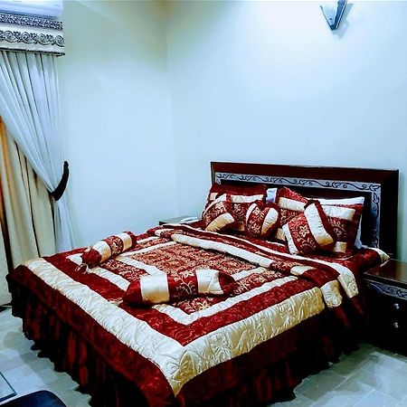 Galaxy Palace Near Millennium Mall Карачи Экстерьер фото