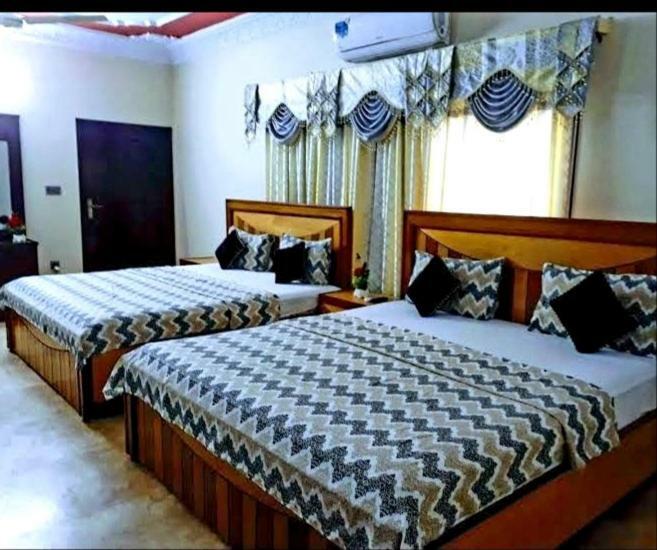 Galaxy Palace Near Millennium Mall Карачи Экстерьер фото