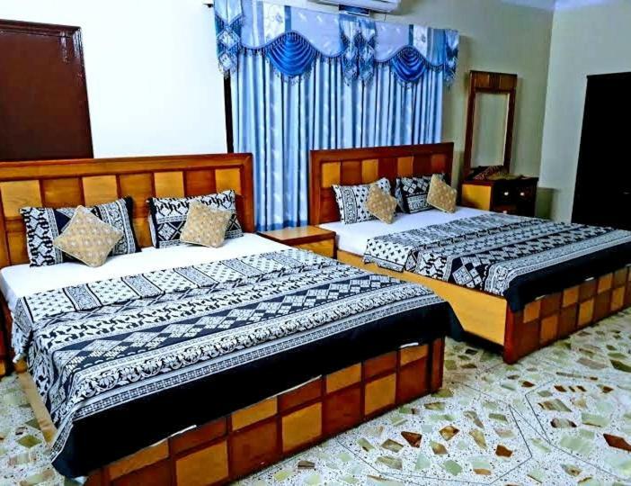 Galaxy Palace Near Millennium Mall Карачи Экстерьер фото